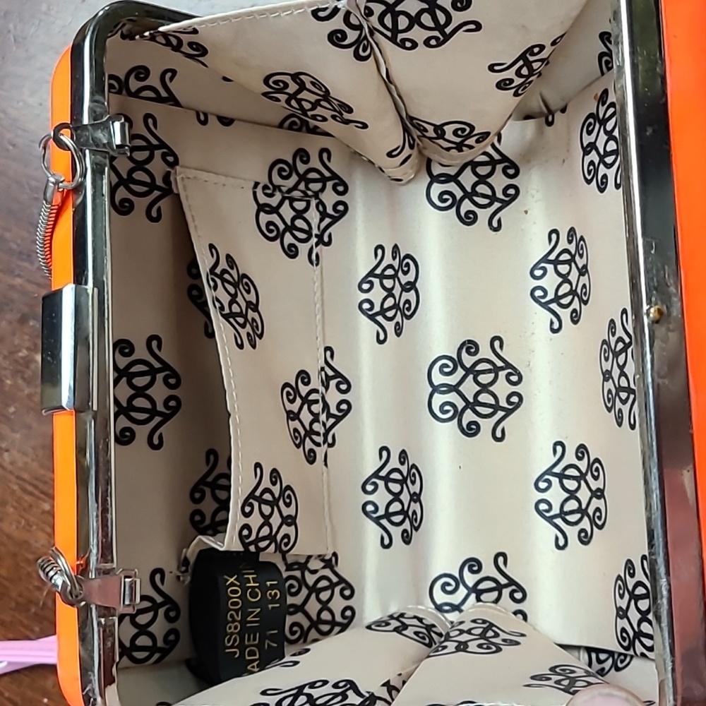 Jessica Simpson hard clutch - Picture 3 of 6